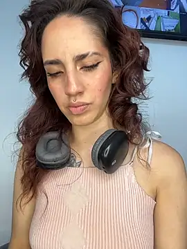 Snapshot of elodie_rouge chatting on July 28, 2026, 6:20 pm elodie rouge online show from July 28, 2026, 6:20 pm