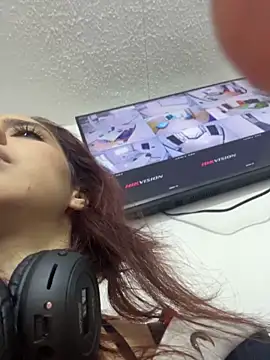Snapshot of elodie_rouge chatting on May 21, 2026, 12:02 pm elodie rouge online show from May 21, 2026, 12:02 pm