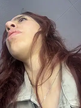 Snapshot of elodie_rouge chatting on May 30, 2026, 12:11 pm elodie rouge online show from May 30, 2026, 12:11 pm