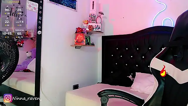 AriaDark online show from June 22, 2026, 3:25 am