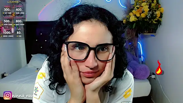 AriaDark online show from April 21, 2026, 1:42 am