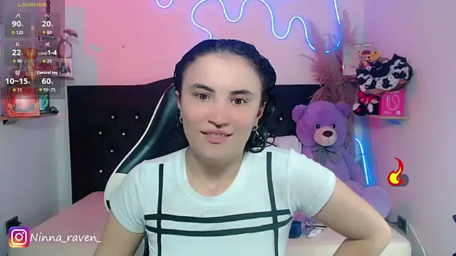 AriaDark online show from June 13, 2026, 9:02 pm