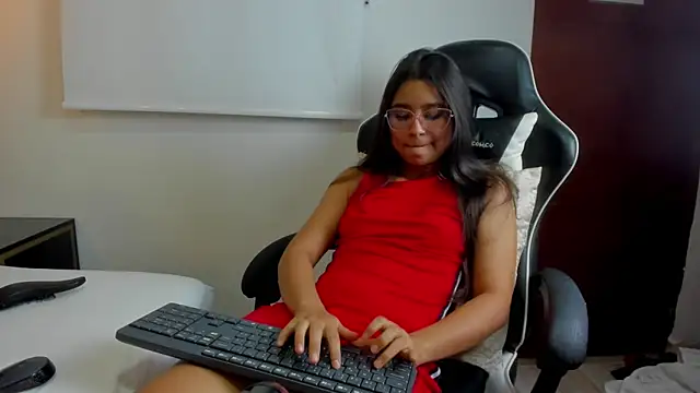 ivette swan online show from February 11, 2026, 12:43 am