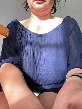 Leonoraaa online show from February 10, 2026, 11:48 pm