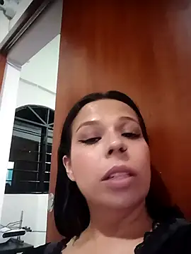 Snapshot of RossyAlvarez chatting on July 14, 2026, 2:05 am RossyAlvarez online show from July 14, 2026, 2:05 am