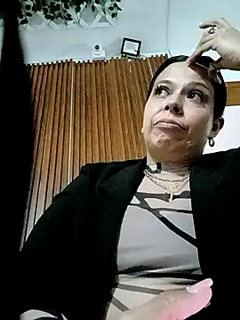 RossyAlvarez online show from May 2, 2026, 1:55 am