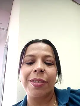 Snapshot of RossyAlvarez chatting on June 19, 2026, 7:41 pm RossyAlvarez online show from June 19, 2026, 7:41 pm