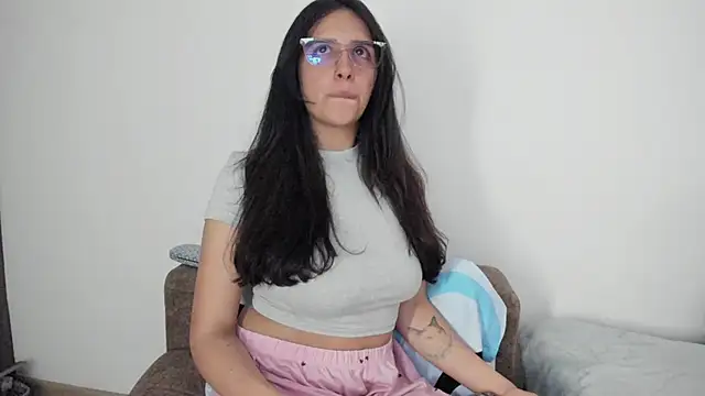 santi-cami online show from February 5, 2026, 3:02 am