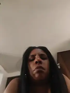 Zeyllyjhonson online show from June 2, 2026, 1:33 pm
