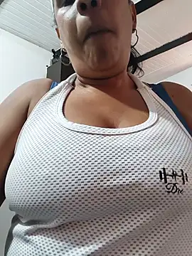 Zeyllyjhonson online show from June 8, 2026, 3:12 pm