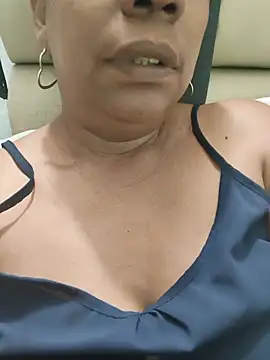 Zeyllyjhonson online show from June 18, 2026, 2:32 am