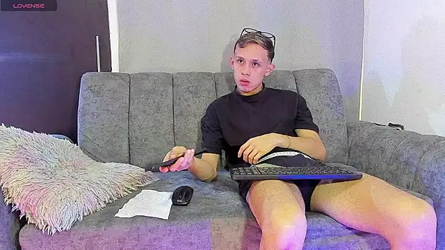 Snapshot of Two_sexboys chatting on March 17, 2026, 7:28 pm Two sexboys online show from March 17, 2026, 7:28 pm