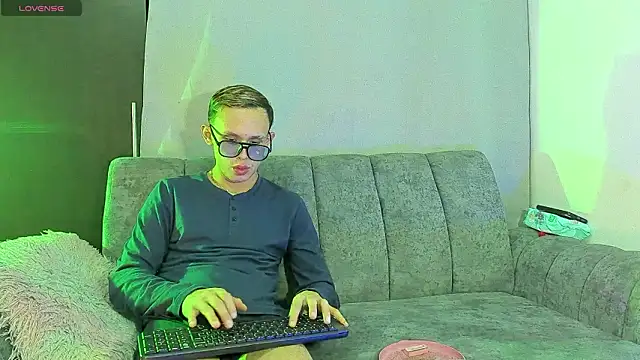 Snapshot of Two_sexboys chatting on March 13, 2026, 1:32 am Two sexboys online show from March 13, 2026, 1:32 am