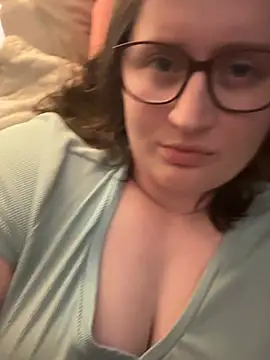 Snapshot of lucycomestrue chatting on July 2, 2026, 1:50 am lucycomestrue online show from July 2, 2026, 1:50 am