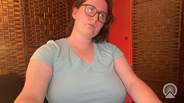 Snapshot of lucycomestrue chatting on June 8, 2026, 12:49 am lucycomestrue online show from June 8, 2026, 12:49 am