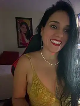 Snapshot of Miaswwe chatting on July 1, 2026, 8:42 pm Miaswwe online show from July 1, 2026, 8:42 pm