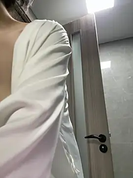 Snapshot of Cheating-wife chatting on June 4, 2026, 1:27 pm Cheating-wife online show from June 4, 2026, 1:27 pm