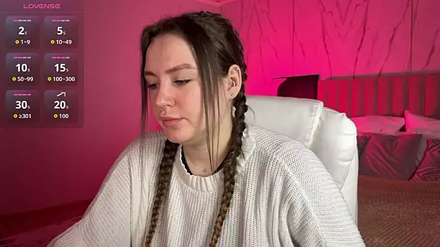 MoonlightLovee online show from February 4, 2026, 1:22 am