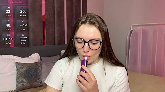 MoonlightLovee online show from February 3, 2026, 1:27 am