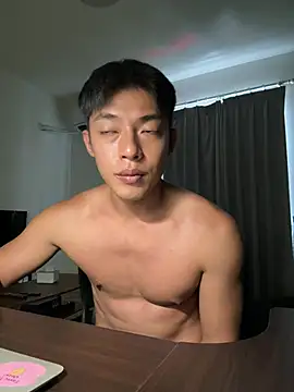 Yooo17 online show from May 14, 2026, 6:43 am