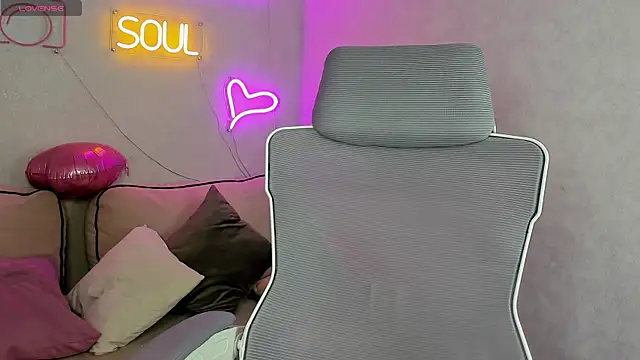 Nicole Vasquez online show from August 6, 2026, 1:11 am