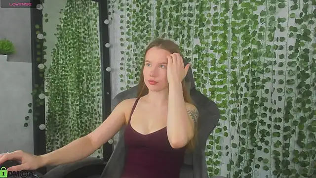 Nicole Vasquez online show from July 27, 2026, 1:01 am