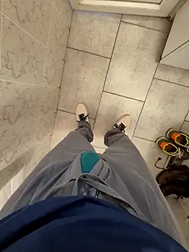 vali23 online show from February 19, 2026, 8:22 am