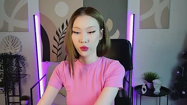 Snapshot of SarahRice chatting on February 27, 2026, 4:18 pm SarahRice online show from February 27, 2026, 4:18 pm