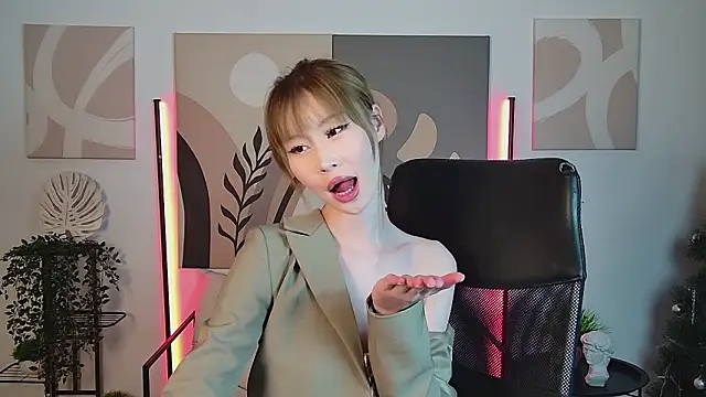 Snapshot of SarahRice chatting on March 8, 2026, 2:04 am SarahRice online show from March 8, 2026, 2:04 am