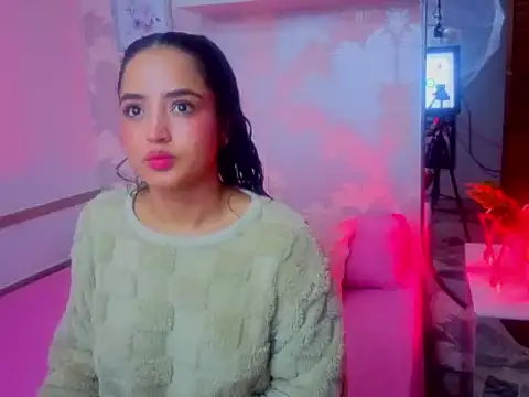 Snapshot of Emma_Thompssonn chatting on June 13, 2026, 12:25 pm Emma Thompssonn online show from June 13, 2026, 12:25 pm