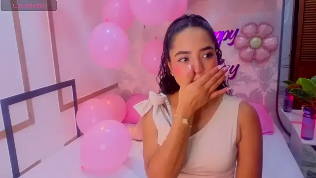 Snapshot of Emma_Thompssonn chatting on June 8, 2026, 12:38 pm Emma Thompssonn online show from June 8, 2026, 12:38 pm