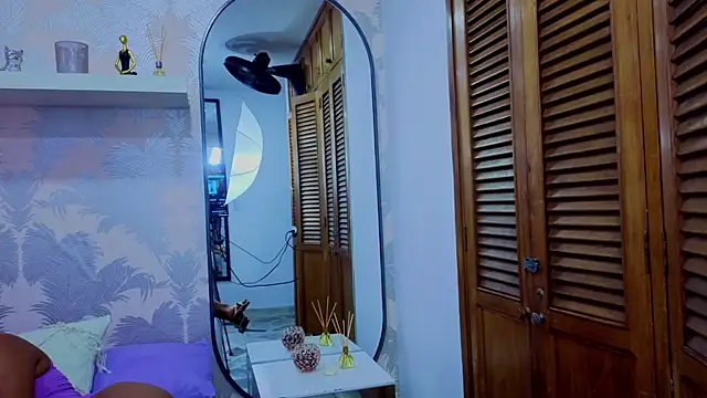 Emma Thompssonn online show from March 12, 2026, 11:58 am