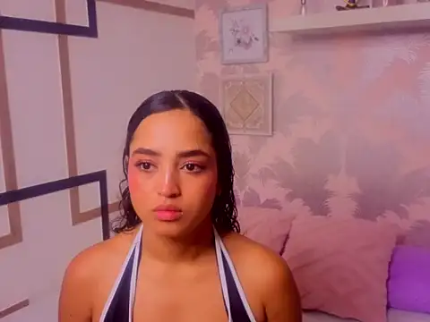 Snapshot of Emma_Thompssonn chatting on June 11, 2026, 12:24 pm Emma Thompssonn online show from June 11, 2026, 12:24 pm
