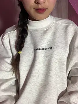 Thuyli xx online show from January 16, 2026, 2:10 pm