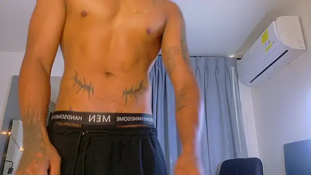 Snapshot of AndrewKenoxx_ chatting on March 13, 2026, 7:52 pm AndrewKenoxx online show from March 13, 2026, 7:52 pm