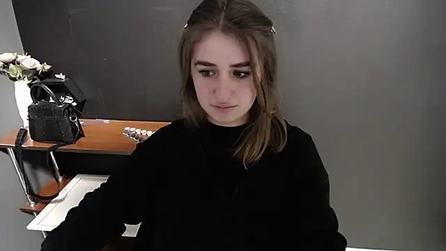 Snapshot of Sunny_siren chatting on April 20, 2026, 12:41 pm Sunny siren online show from April 20, 2026, 12:41 pm