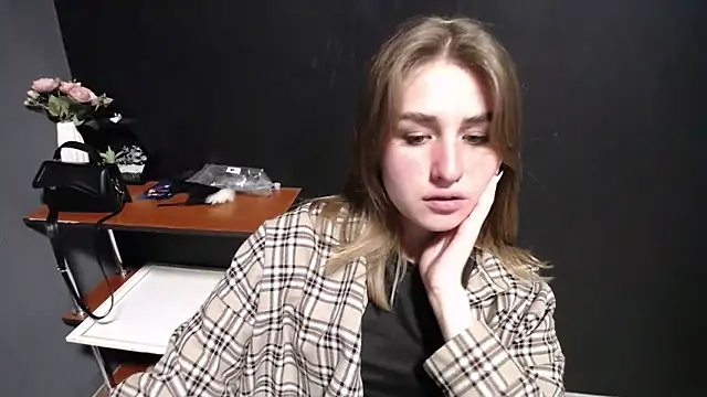 Snapshot of Sunny_siren chatting on May 12, 2026, 1:06 pm Sunny siren online show from May 12, 2026, 1:06 pm