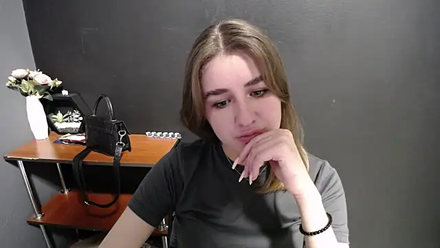Snapshot of Sunny_siren chatting on May 5, 2026, 12:30 pm Sunny siren online show from May 5, 2026, 12:30 pm