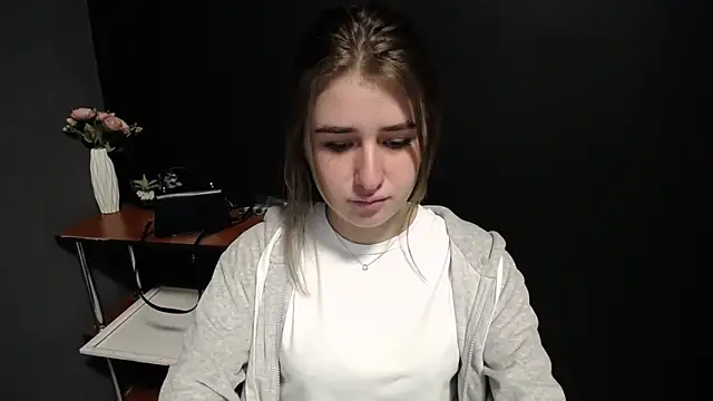 Snapshot of Sunny_siren chatting on March 27, 2026, 1:45 pm Sunny siren online show from March 27, 2026, 1:45 pm