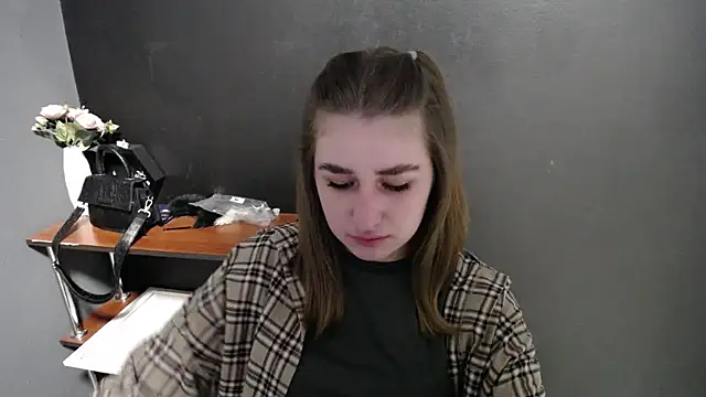 Snapshot of Sunny_siren chatting on May 15, 2026, 12:47 pm Sunny siren online show from May 15, 2026, 12:47 pm