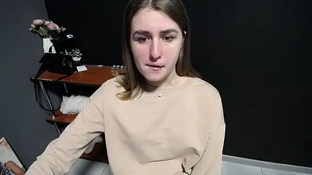 Snapshot of Sunny_siren chatting on April 7, 2026, 1:35 pm Sunny siren online show from April 7, 2026, 1:35 pm