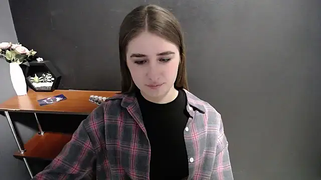 Snapshot of Sunny_siren chatting on April 21, 2026, 12:23 pm Sunny siren online show from April 21, 2026, 12:23 pm