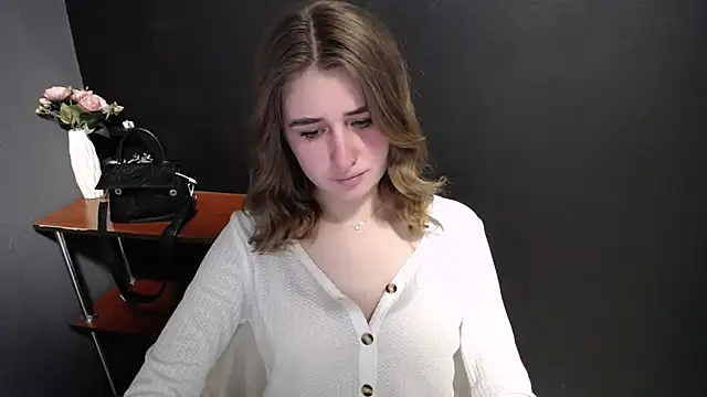 Snapshot of Sunny_siren chatting on April 22, 2026, 1:51 pm Sunny siren online show from April 22, 2026, 1:51 pm