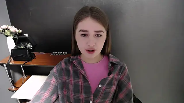 Snapshot of Sunny_siren chatting on April 18, 2026, 12:51 pm Sunny siren online show from April 18, 2026, 12:51 pm