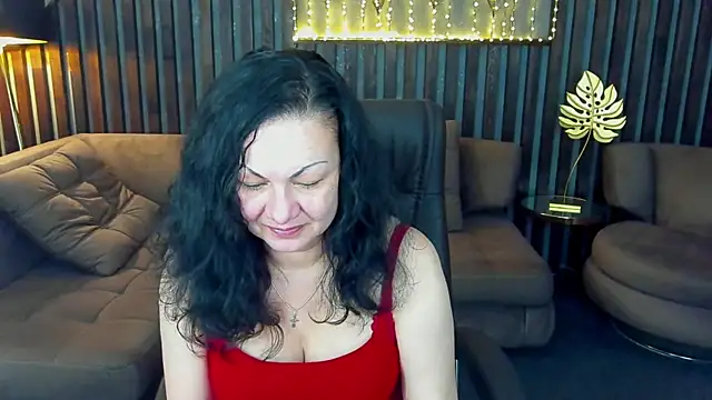 IrissMoon online show from May 30, 2026, 5:47 am