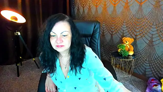 IrissMoon online show from May 20, 2026, 4:15 pm