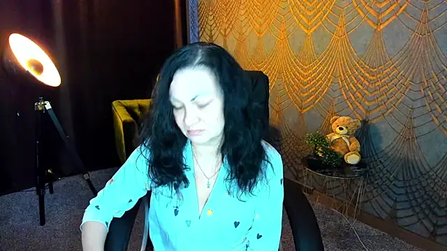IrissMoon online show from May 22, 2026, 11:41 am