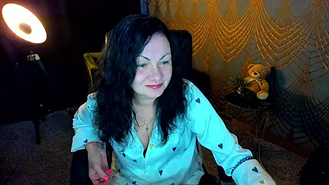 IrissMoon online show from May 28, 2026, 6:32 am