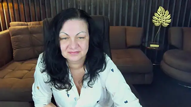 IrissMoon online show from April 26, 2026, 5:49 am