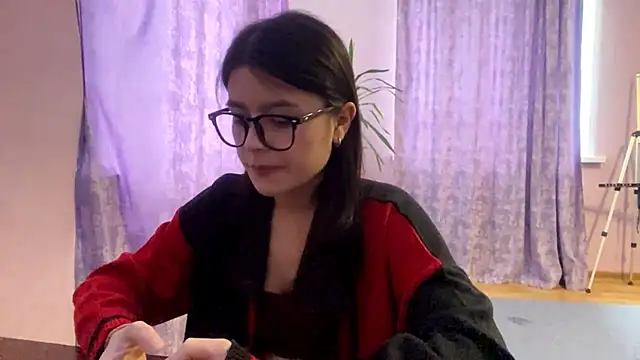 SaintMari online show from April 29, 2026, 1:37 pm